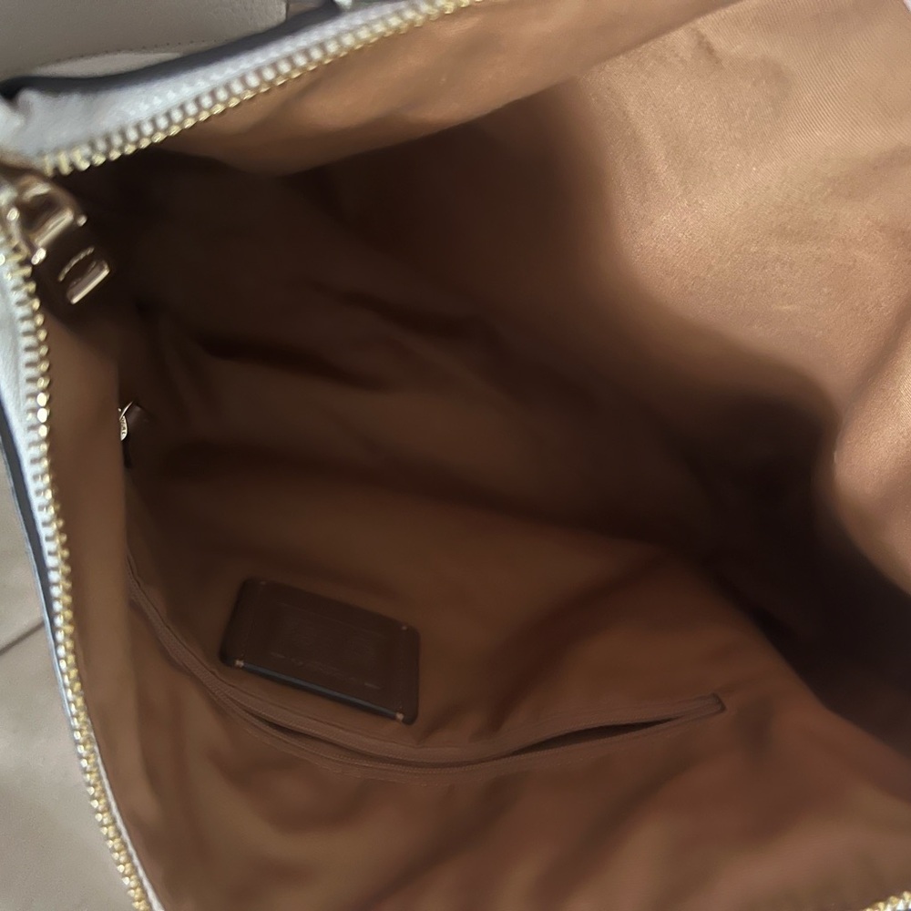 Coach Off-White Leather Shoulder Bag with Gold Hardware - Picture 6 of 6